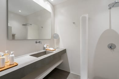 Honeymoon Suite with Sea View and Heated Plunge Pool