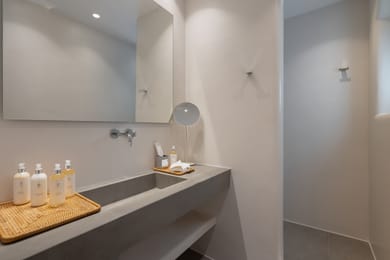 Master Pool-Front Suite