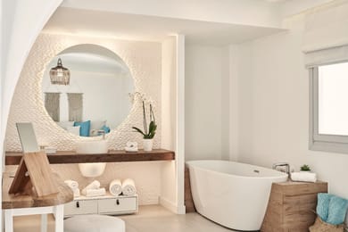 Luxury Suite with jet tub and sea view