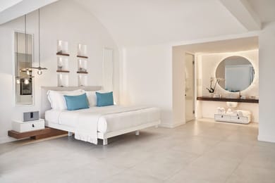 Luxury Suite with jet tub and sea view