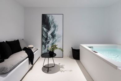 Deluxe Room with Hot Tub