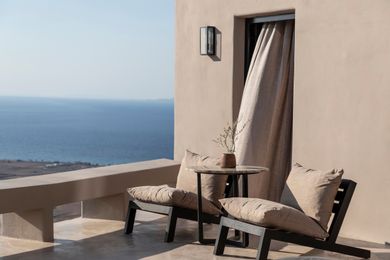 Rocky Room with Sea View and Independent Pool