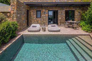 Executive Suite with Sea View & Private Heated Pool - 50m²