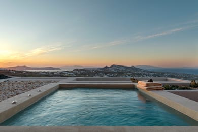 Elegant Suite with Hot Tub