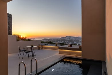 Obsidian Suite with Private Heated Pool