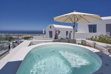 Superior suite with outdoor hot tub