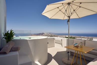 Superior suite with outdoor hot tub