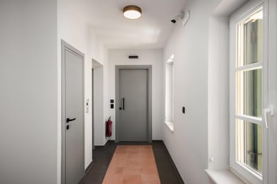 New York Luxury Suites - Image 5