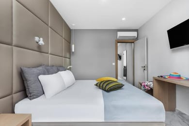 Nymphes Deluxe Accommodation - Image 2