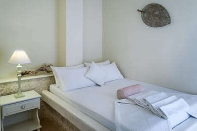 Oceanis Rooms - Image 6