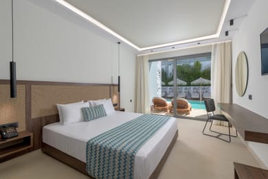 Swim-Up Double Room with Pool View Shared Pool and Terrace