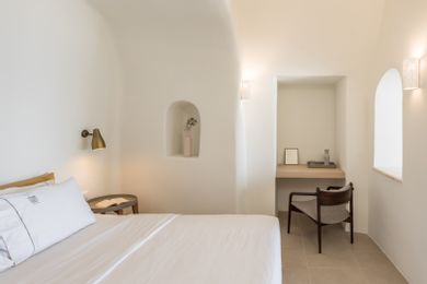 Sunset Honeymoon Suite with Outdoor Jacuzzi | Panoramic Sea-Caldera & Direct Sunset Views