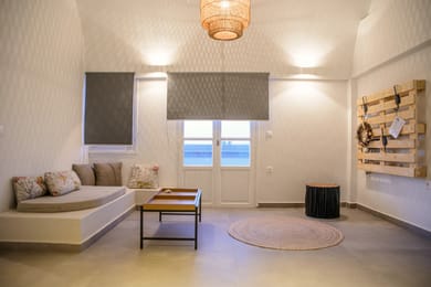 Oia Hostel - Image 7