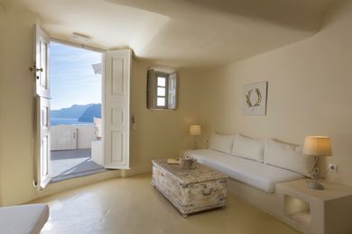 Honeymoon Cave Suite with Caldera & Sea View