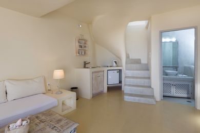 Honeymoon Cave Suite with Caldera & Sea View