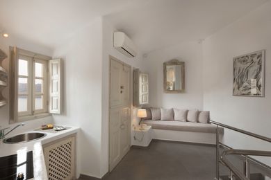 Honeymoon Cave Suite with Outdoor Hot Tub Caldera & Sea View