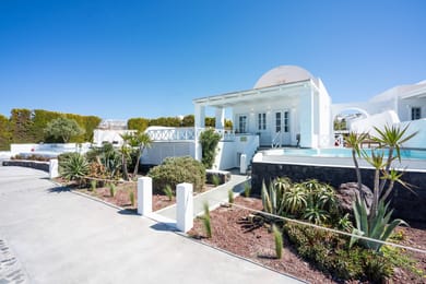 EMERALD: 3 Bedroom Villa Sunset & Sea View with Private Pool & Hot Tub