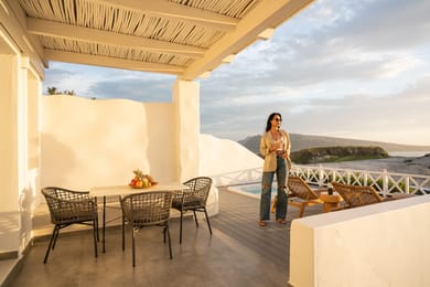 PEARL: 2 Bedroom Sunset & Sea View with Private Hot Tub & Shared Pool