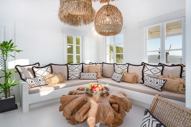 SWINGING SUNSET: 3 Bedroom Villa Sunset & Sea View with Private Infinity Pool & Hot Tub