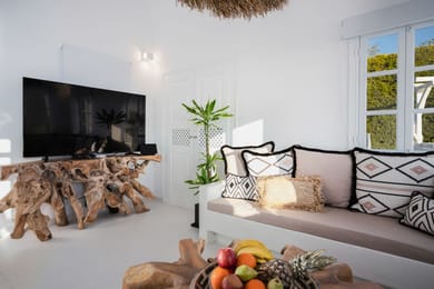 SWINGING SUNSET: 3 Bedroom Villa Sunset & Sea View with Private Infinity Pool & Hot Tub