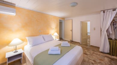 8 bedroom |Villa Verdi Estate | Martselo