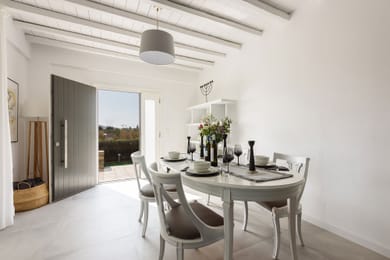 5 bedroom|Villa Fizzy| Isterni