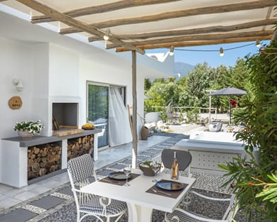 Summer Suite with Outdoor Hot Tub