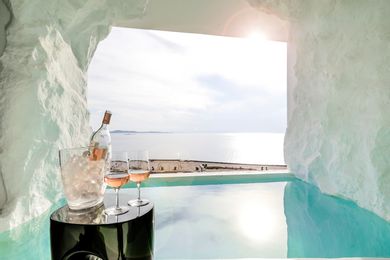 Deluxe Double Room with Private Cave Pool