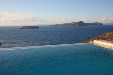 Signature Cliffside Suite with Private Infinity Pool and Heated Outdoor Jetted Tub - Caldera View