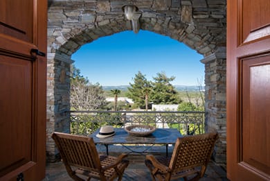 Oniropetra Luxury Suites - Image 2