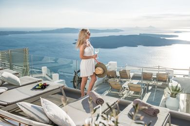 On The Rocks Hotel - Image 4