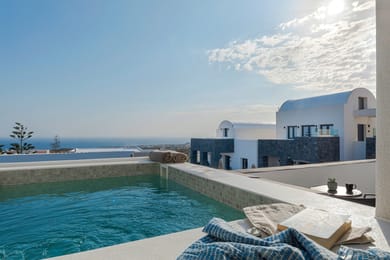 Luxury Suite with Outdoor Jacuzzi