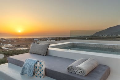 Deluxe Suite with Outdoor Jacuzzi