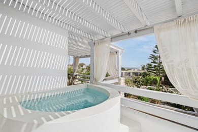 Honeymoon Suite with Outdoor Jacuzzi