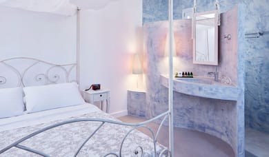 Master Suite with Indoor Jacuzzi 
