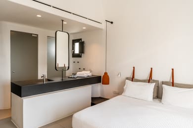 DELUXE SEA VIEW