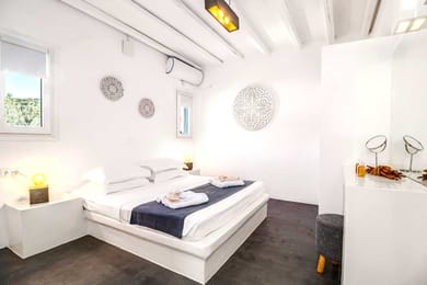 Luxury Suite with Jacuzzi