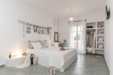 Elegant Studio with Balcony