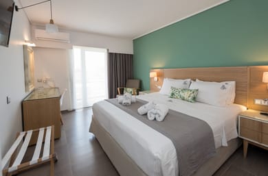 Superior Room with side sea view