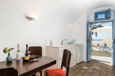 Junior Suite with Caldera View