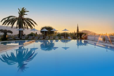 Paradise Hotel - Image 2