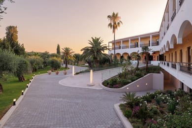 Paradise Hotel - Image 7