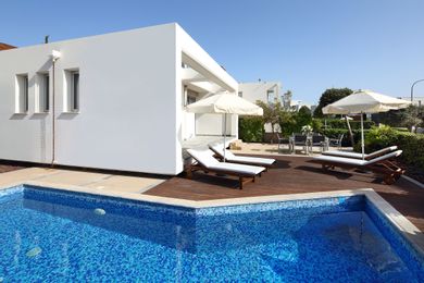 Aqua (2 Bedroom Villa)