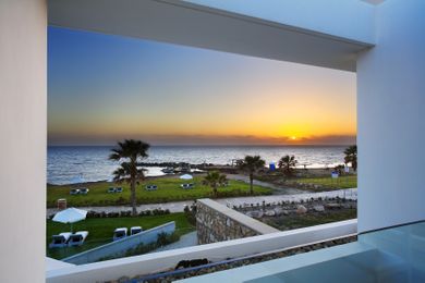 Paradise Cove Luxurious Beach Villas - Image 5