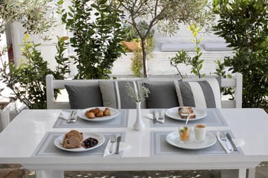 Paradisos Guesthouse - Image 5