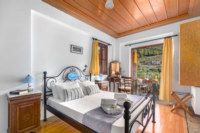 Triple Room with Separate Bedrooms 