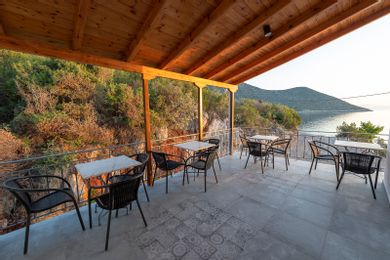 Paraskevas Beach Hotel - Image 4