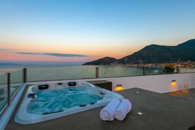 Paraskevas Beach Hotel - Image 3