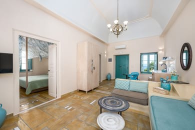 Full House 3 Bedroom Villa with 2 Outdoor Hot Tubs | Caldera View