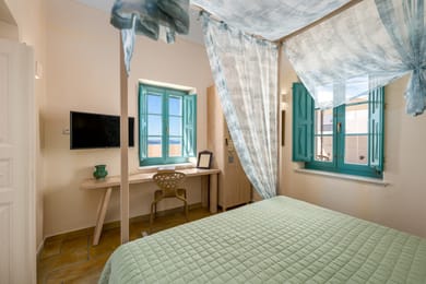 Full House 3 Bedroom Villa with 2 Outdoor Hot Tubs | Caldera View